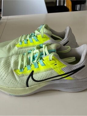 Nike Women’s Running Shoes 7.5